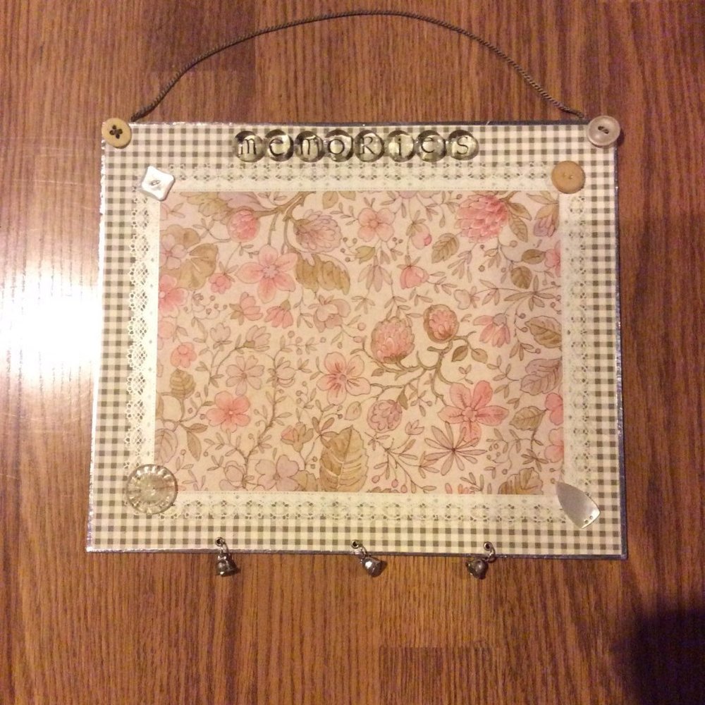 Floral Magnetic Memory Photo Board